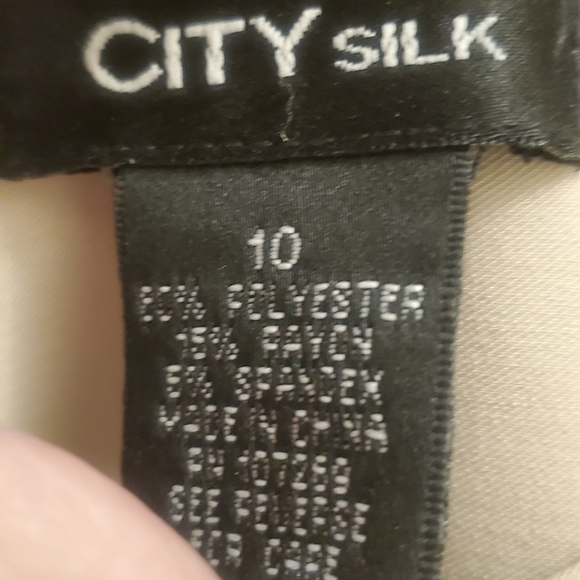 Versatile khaki colored skirt - Picture 3 of 3